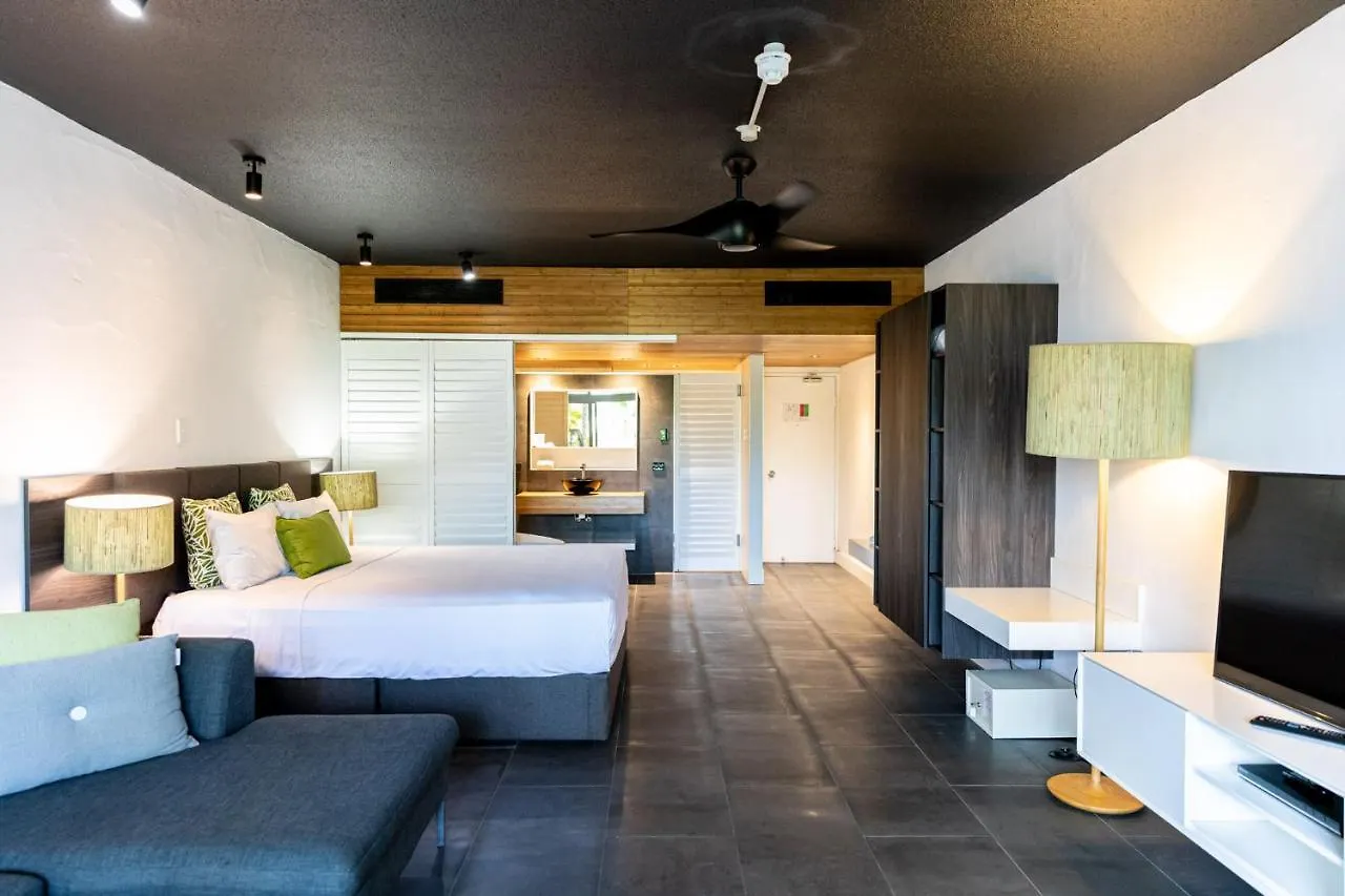 **** Aparthotel Club Tropical Resort - Official Onsite Reception & Check In Port Douglas Australia