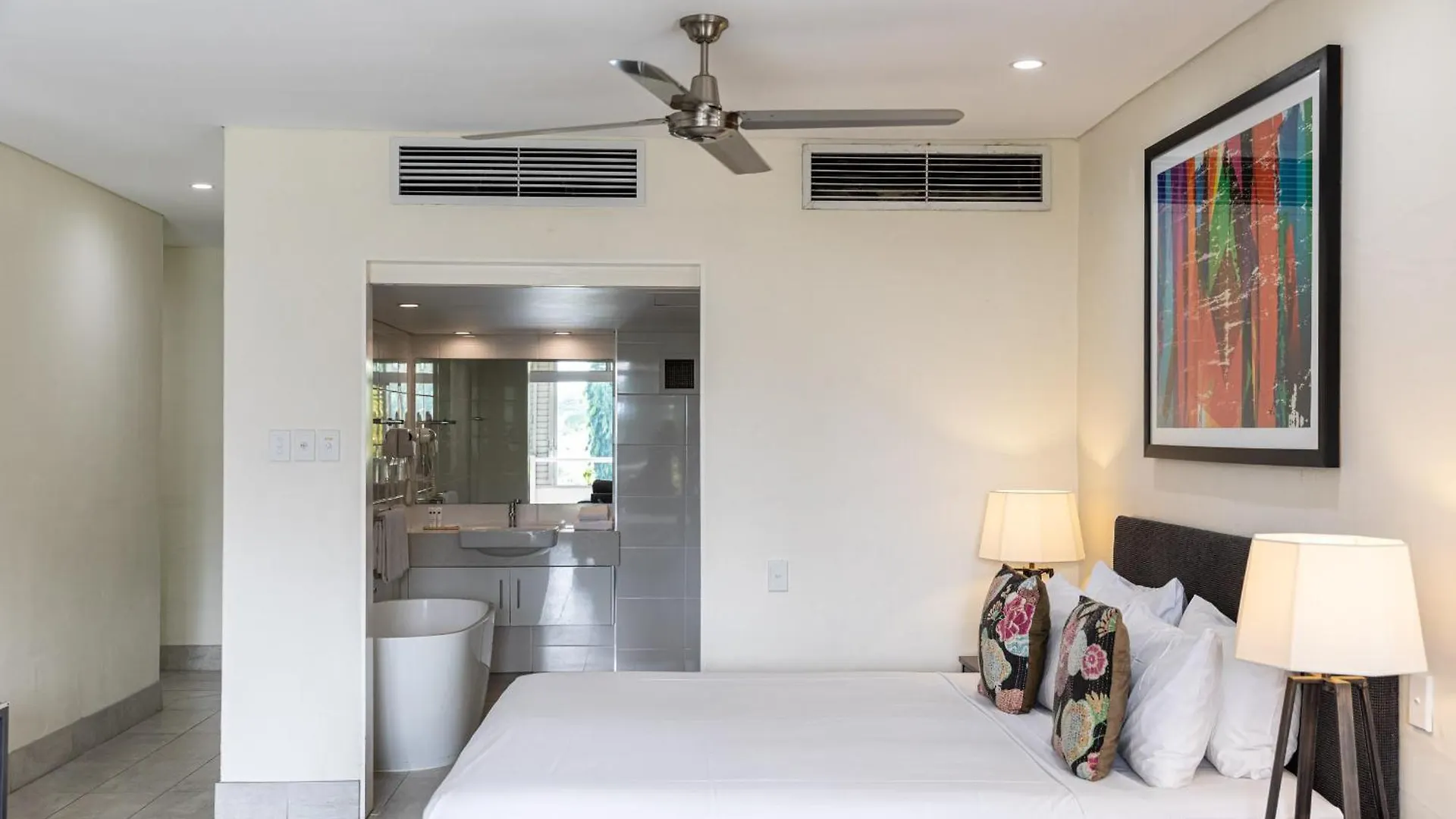 Aparthotel Club Tropical Resort - Official Onsite Reception & Check In Port Douglas