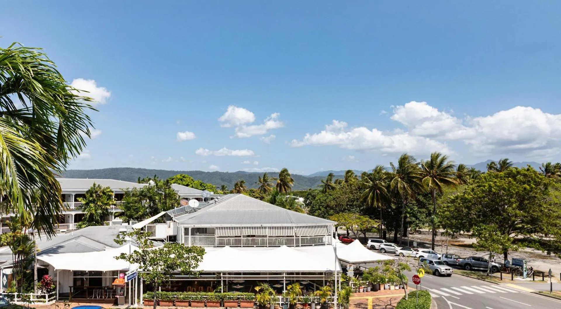 **** Aparthotel Club Tropical Resort - Official Onsite Reception & Check In Port Douglas Australia
