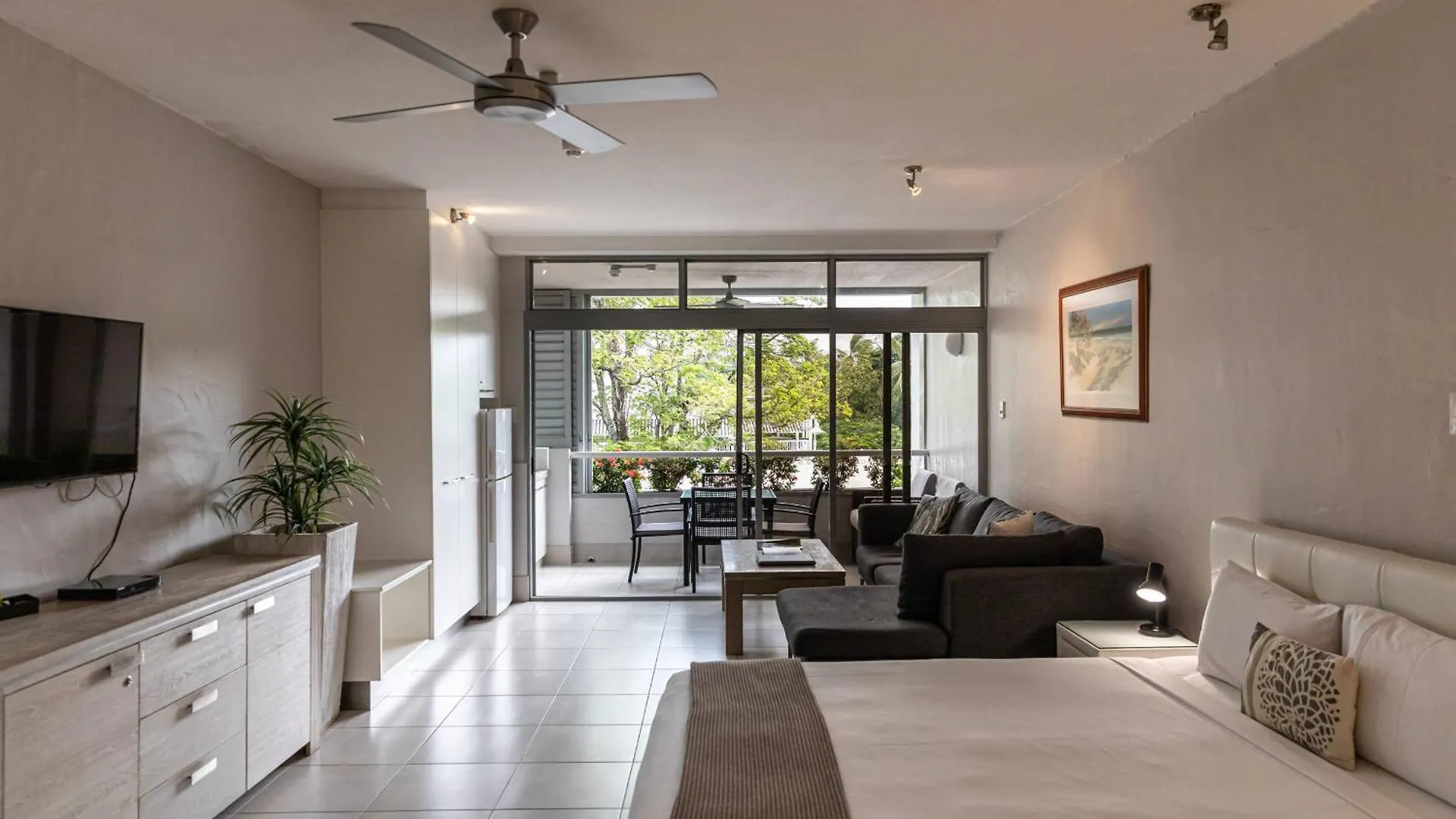 Aparthotel Club Tropical Resort - Official Onsite Reception & Check In Port Douglas