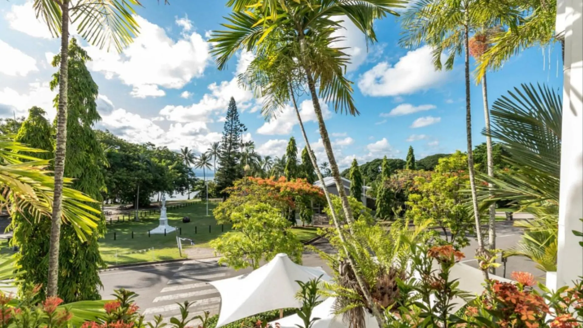 **** Aparthotel Club Tropical Resort - Official Onsite Reception & Check In Port Douglas Australia