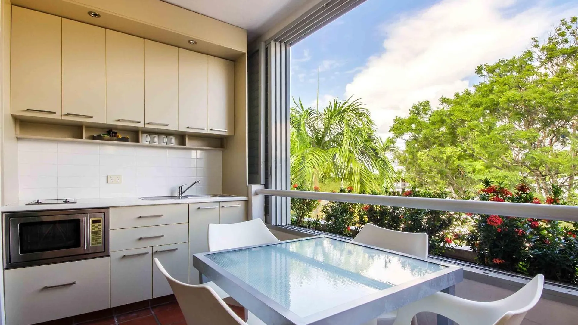 Club Tropical Resort - Official Onsite Reception & Check In Port Douglas Aparthotel