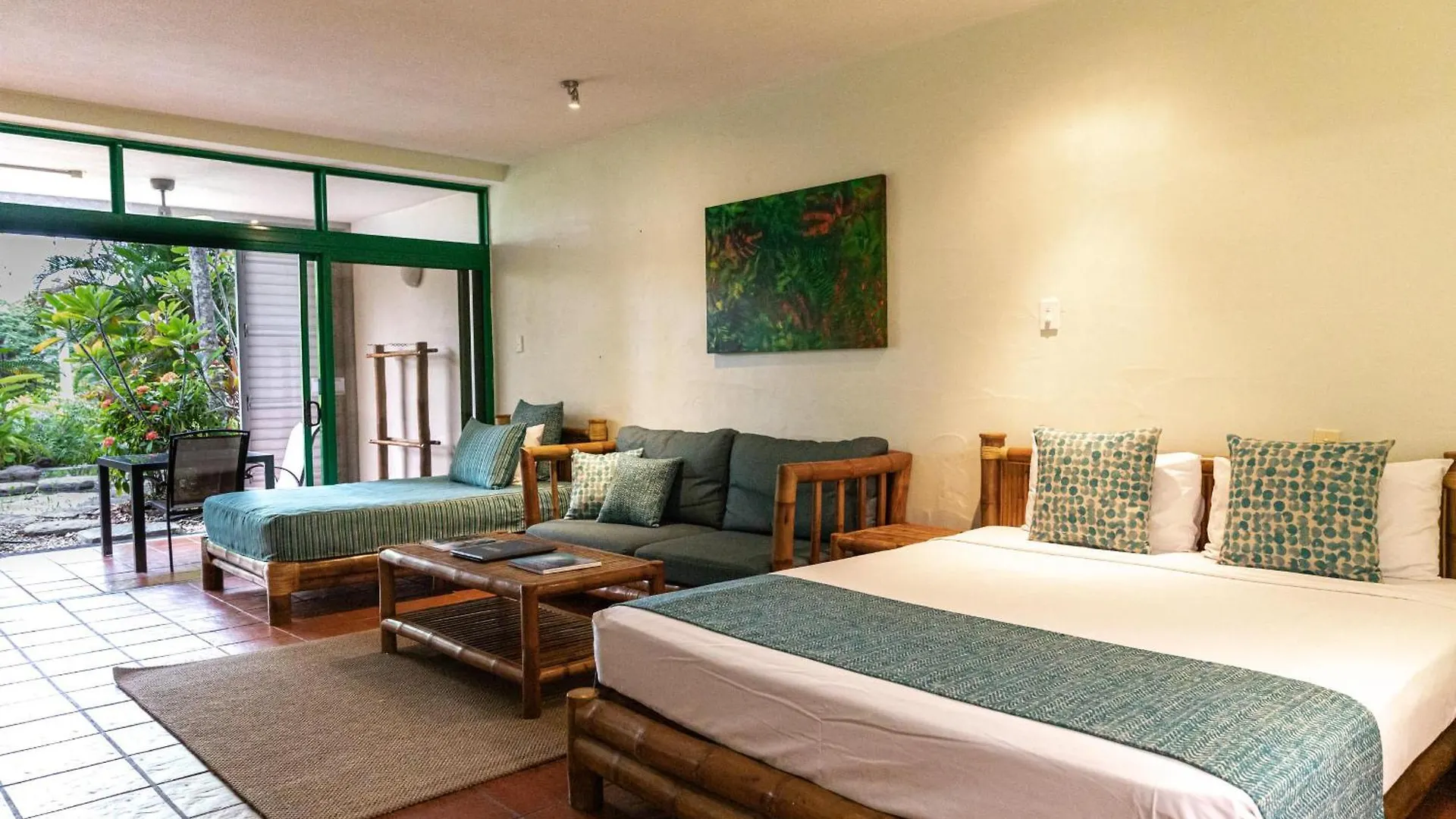**** Aparthotel Club Tropical Resort - Official Onsite Reception & Check In Port Douglas Australia