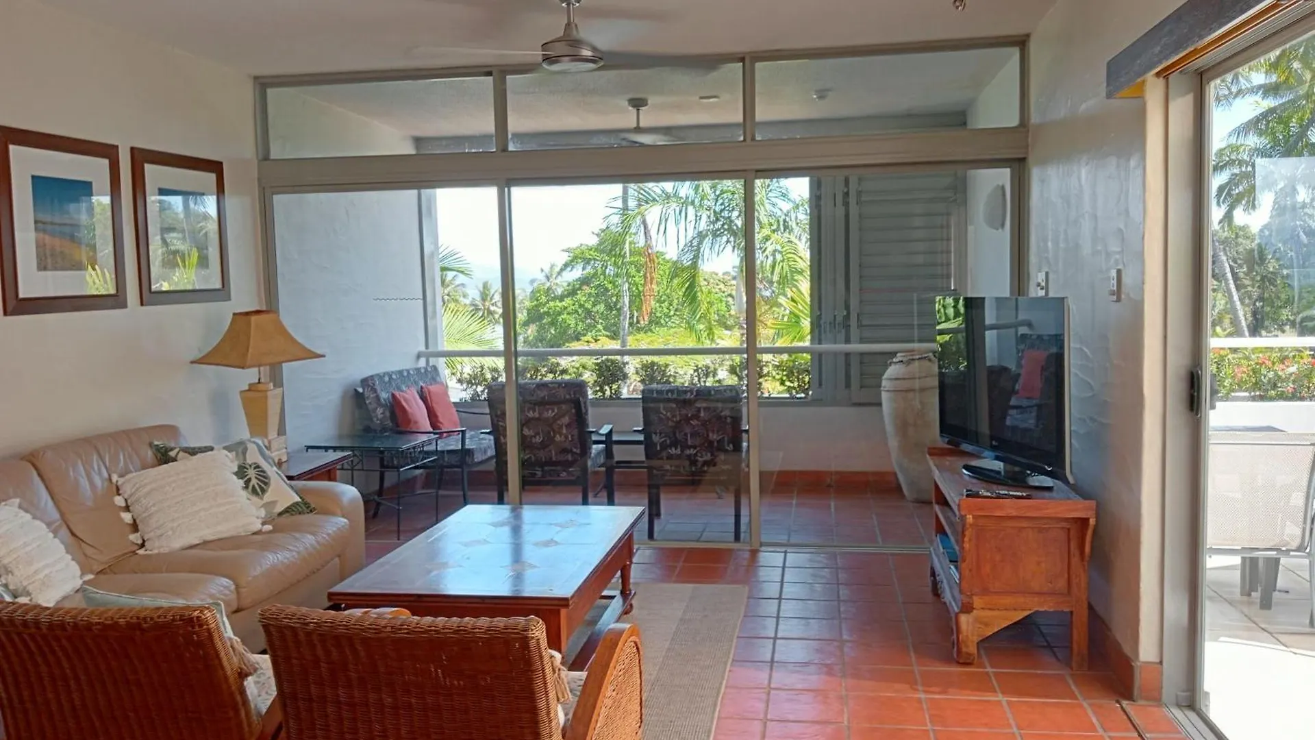 **** Aparthotel Club Tropical Resort - Official Onsite Reception & Check In Port Douglas Australia