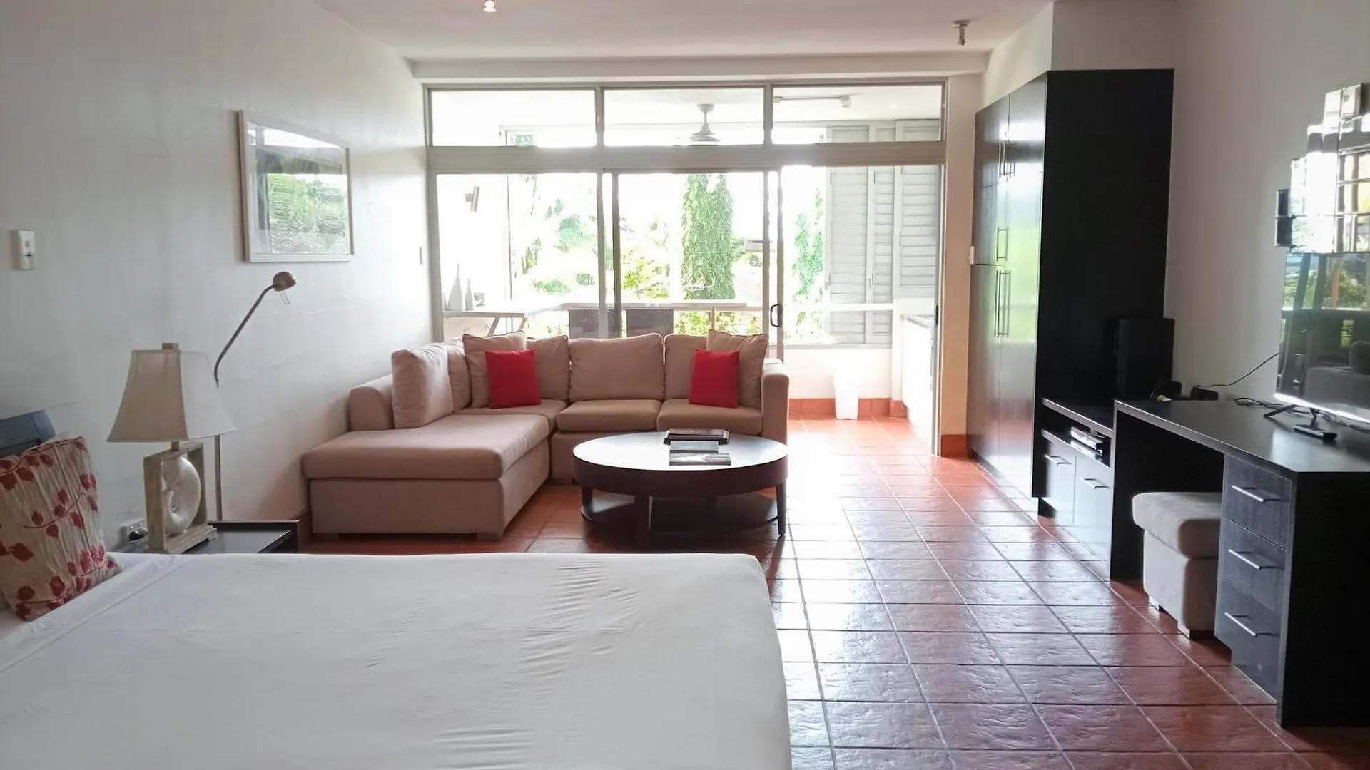 Aparthotel Club Tropical Resort - Official Onsite Reception & Check In Port Douglas