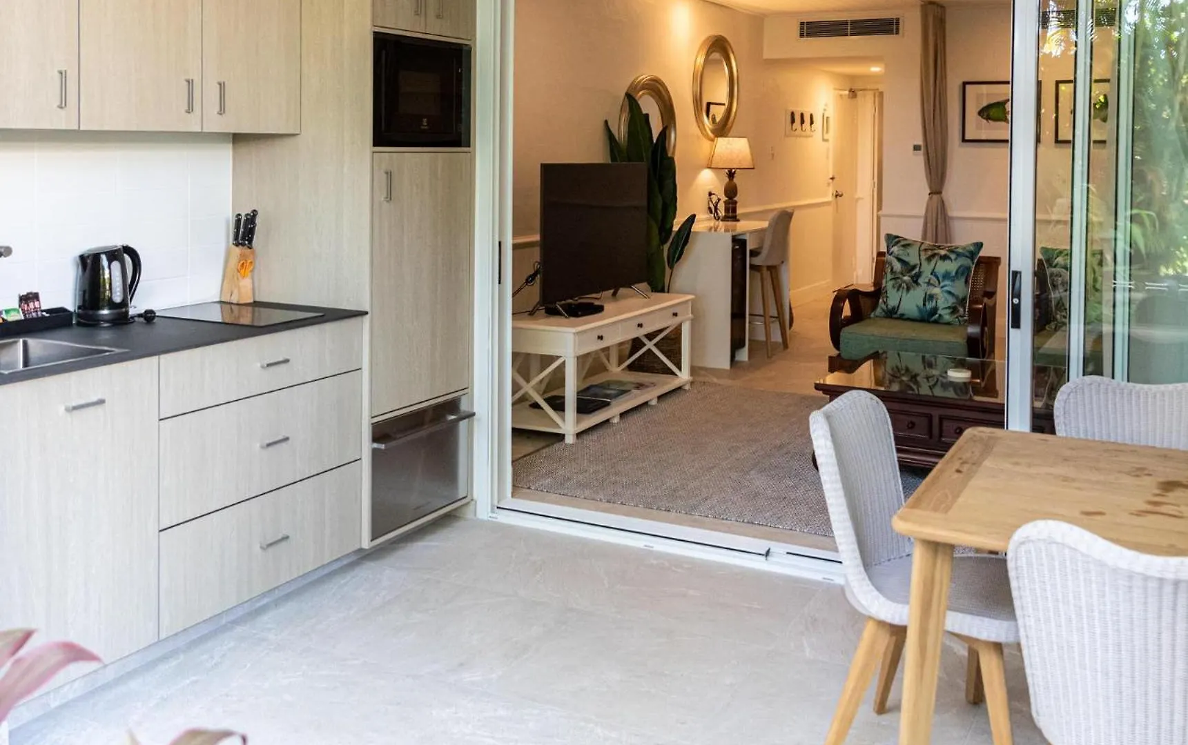 Club Tropical Resort - Official Onsite Reception & Check In Port Douglas Aparthotel